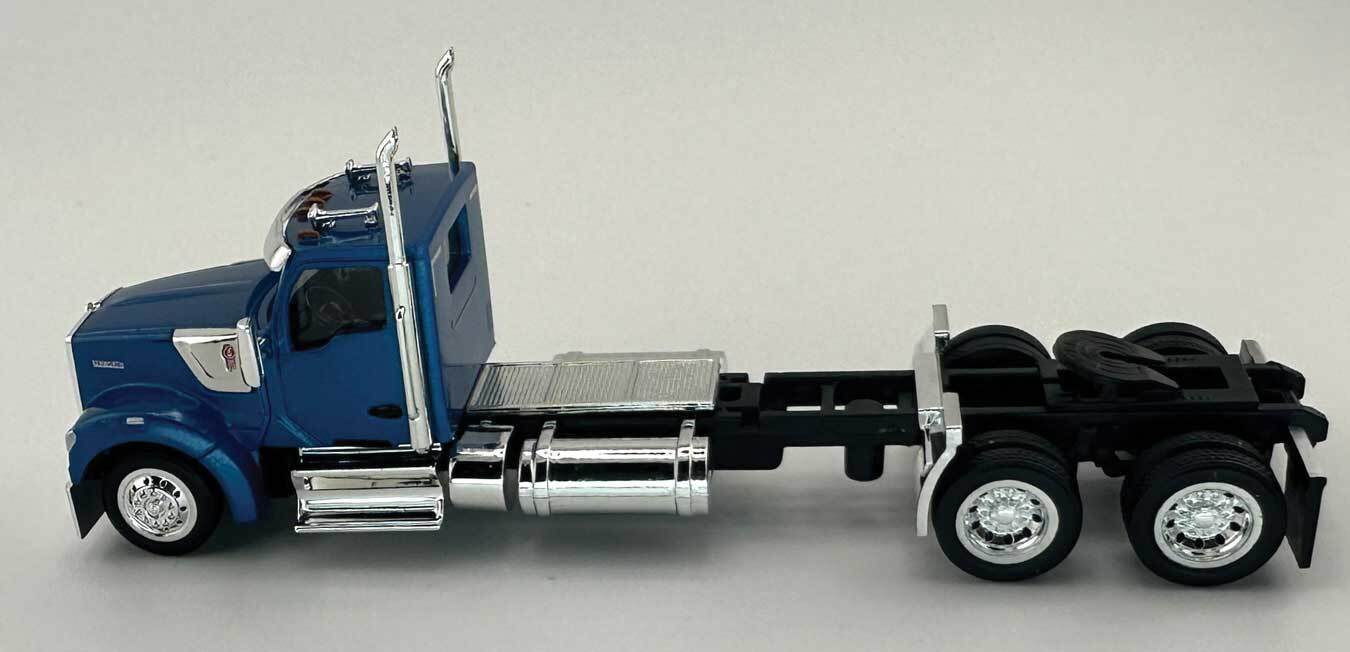 CVR Picture for KW990 2axle day cab Blue Metallic